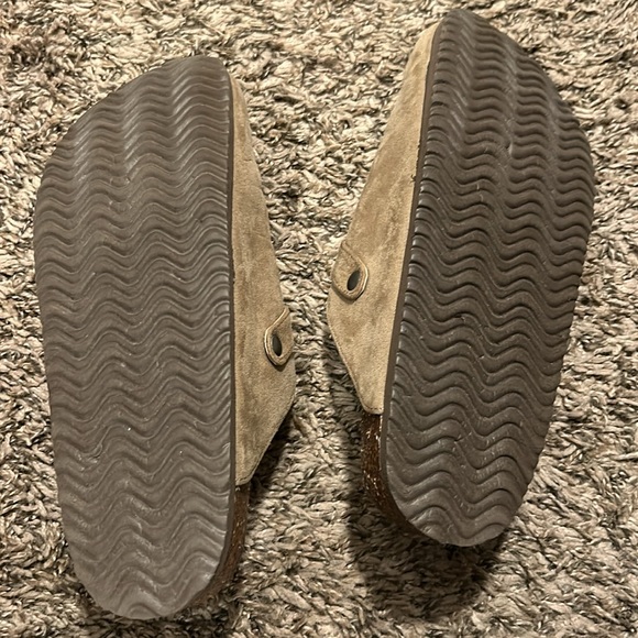 Tan Clogs‼️ - Picture 3 of 3